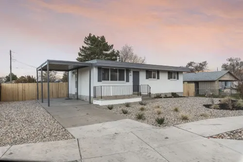 Luxurious Renovated Home with New Hot Tub: By Stadium, Expo Center, and Skiing.