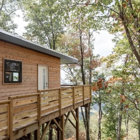 Two Bedroom Modern Tiny House with Bluff Views, Huge Windows!