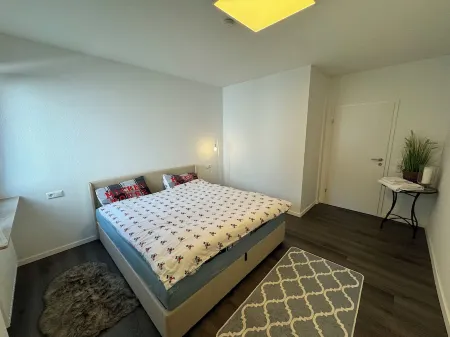 Tolle Helle & Ruhige 125 qm Whg. Nähe Zentrum I-o. Vollausgestattete Küche & Bad