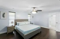 Spacious 4BR modern home w/ Heated Pool, Spa Hotels near Flowers by Frances