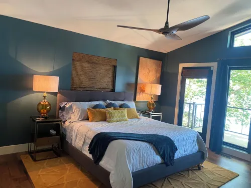 Unique home and 3 level bunkhouse.  Lake of the Ozarks. Accommodate 24 guests!