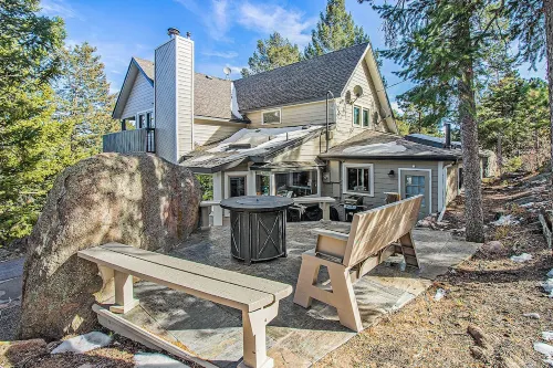 Red Rocks Retreat ~ Hot Tub, Game Room, Serenity