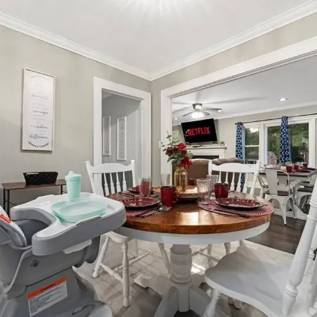 "Maple Cottage" - Spacious 4Br Family Home in Safe Neighborhood in Gastonia