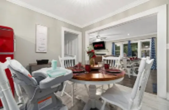 Large “Maple Cottage” in Beautiful Gastonia Area