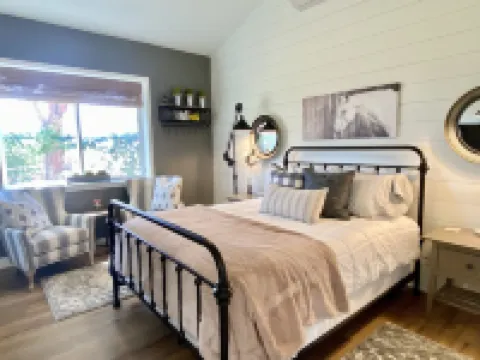 Luxury Horse Barndominium Country Getaway 彩虹酒店