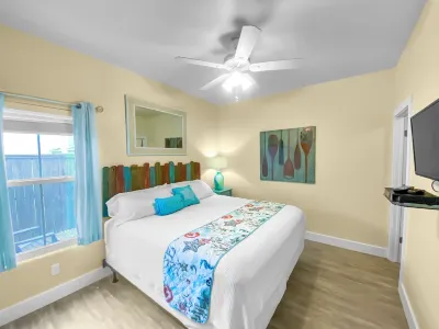 1300+sq ft Townhome just steps to the beach! 3Bed sleeps 10! Hotels near Packery Channel Park