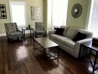 The Downtown House - 1820s home steps from Main Street in downtown Galena