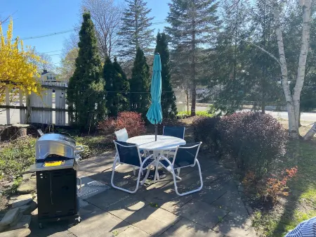 ✧ Bright East Side 4BR ✧ Walk Downtown & Track ✧