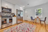 Stylish Duplex Near East Lake Golf Course (Unit B)