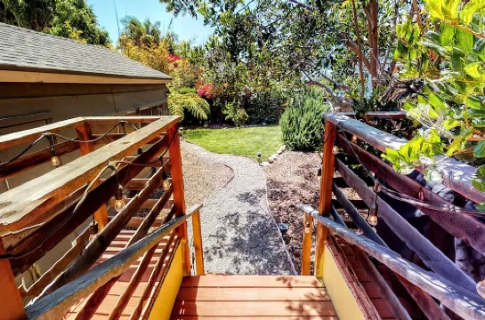 NEW Surfrider Bungalow - walk to downtown and the beach!