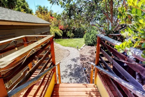 NEW Surfrider Bungalow - walk to downtown and the beach!