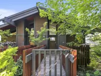 Luxury Re-modeled Lake Front, Stunning Views - Private beaches, piers, hiking 美元點酒店