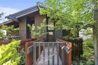 Luxury Re-modeled Lake Front, Stunning Views - Private beaches, piers, hiking