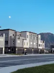 Charming 3-bedroom townhome with WiFi, AC in lovely small community