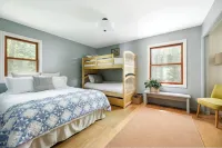 Updated Leelanau home nestled bt Suttons Bay & West Bay, 3 min walk to 2 beaches