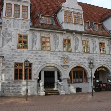 EXCLUSIVE APARTMENT CENTER NOW