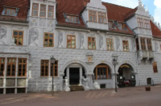 EXCLUSIVE APARTMENT CENTER NOW