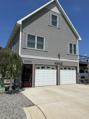 Restaurants, shopping, movie theater, beach + kayak launch in walking distance.