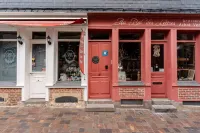 CHARMING STUDIO. ROMANTIC. CALM. FULL CENTER. RENOVATION 2017. VERY BRIGHT