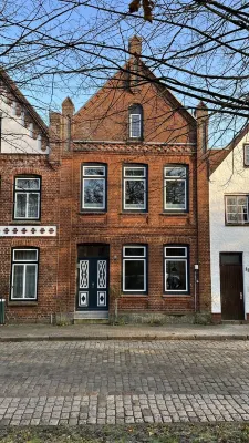 Large canal house - Simmerdeis on the canal