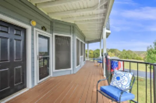 Sailor's Knot Sleeps 8 with outdoor pool less than 5 min from Lake Texoma