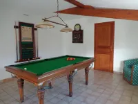 Gîte rural "Le Noyer Rondin" in Cheverny (sleeps 12), ideal for families.