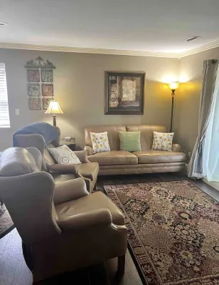 Remodeled WALK-IN Condo Close to 76 Strip No stairs! Hotels in 