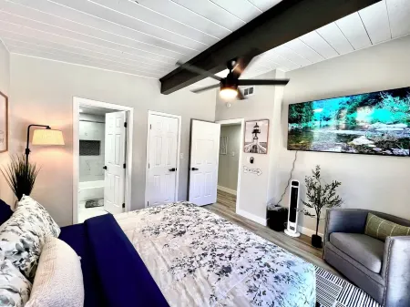 Luxury Villa • Sleeps 40+ Pool•Grill•Arcades•6 TV’s•Playground• .5 Acre