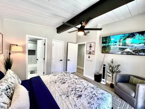Luxury•PickleBall•Golf•Pool•HotTub•Grill•Arcades•6 TV’s•Playground• .5 Acre - Villas