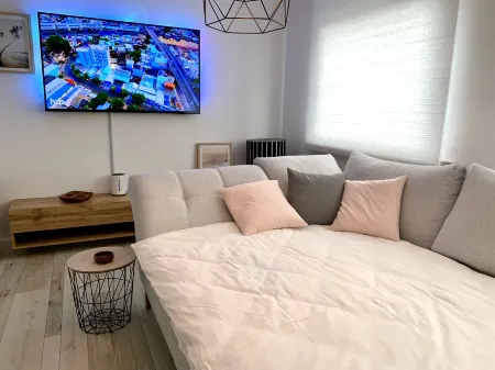 Modern apartment with prime, kitchen & WLAN