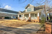 Luxury 4BR in Historic District, Walk to Downtown