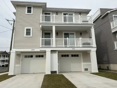 Brand New 2023- 4 BR 2.5 bath on Fabulous Asbury- Walk everywhere 大西洋城木板路附近的飯店