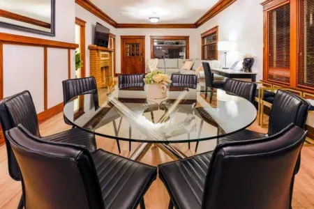 Boho Vibe House with Pool near Hollywood Отели в г. Шерман-Окс