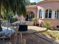 Villa Idéalement Située à Moins de 300 m de la Plage