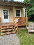 Cozy and comfortable1BR cabin on the Blue Ridge Parkway in Floyd VA.