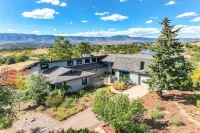 6k SQ. FT./ 72 Acre Wildlife Preserve/ Hot Tub/ Grand Views Hotels in 