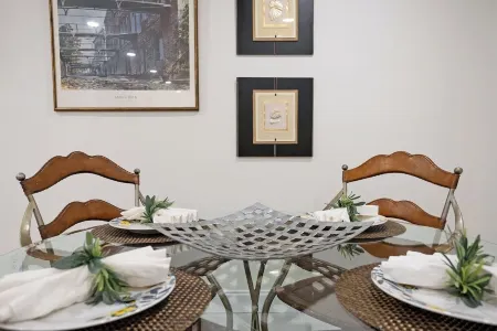 Charming 3bedroom house 8 minutes from Tybee and 12 minutes to riverfront Отели в г. Уайтмарш Айленд