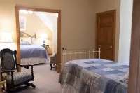 The Swan House:  Private, Peaceful, and Picturesque Lakefront Property Hotels in Coffee County