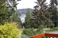 Chalet overlooking quiet bay, surrounded by Deception Pass state park
