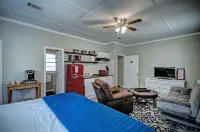 Convenient/Safe Location: Studio APT near WholeFoods