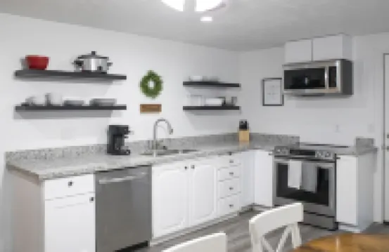 Modern 3-bedroom Guest Suite by Silicon Slopes