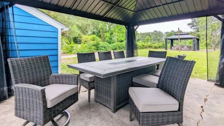 Modern Home 2 Firepits w/ Dining