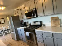 LAKE ESCAPE - Waterfront Property Hotels in Helena Valley Northeast