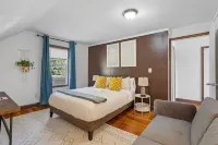 Victorian 4BR/2BA Modern Home