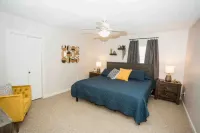 Cool, Trendy house in Dodge City! The Painted Cow
