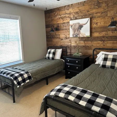 Ridgeline Retreat: Cozy Home with Amazing Mountain Views! Pet Friendly