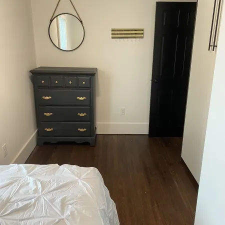 Renovated Townhouse Walk to All