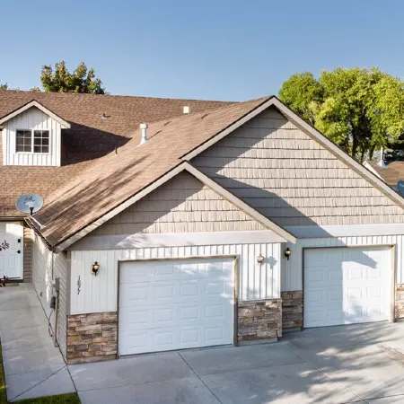 Newly Renovated Mid-Modern Townhome Central Twin Falls