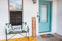 Country Cottage King Suite 7mi to Youngsville Sport Complex in Broussard, LA