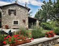 Tuscan stone villa with private pool surrounded by greenery Hotel in zona The Wish Pub
